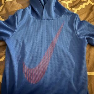 Boy Nike pullover ages 6-7
